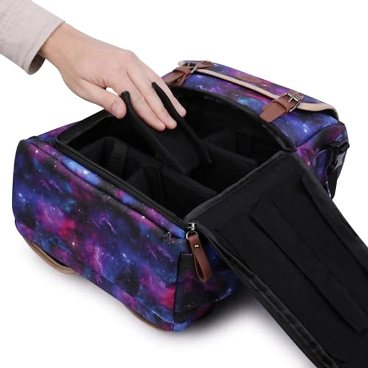 ENHANCE Sammelkarten-Aufbewahrungsbox-Rucksack in voller Größe für Spielkarten - Platz für Kartenordner, TCG Box Aufbewahrung, Playmat-Halter kompatibel mit Magic The Gathering, Pokemon (Galaxis) - Tragbarer und stilvoller Rucksack – Bild 4