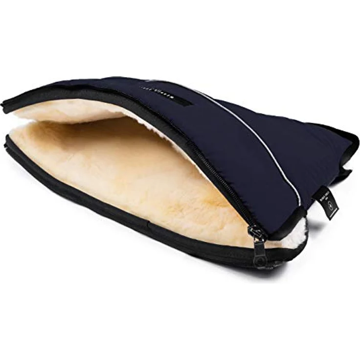 Kinderwagen-Muff aus Lammfell von WERNER CHRIST BABY - MOFFY ist der ideale Handwärmer für Buggys aus medizinischem Fell, einfache Handhabung, Handmuff in Navy (dunkelblau) – Bild 3