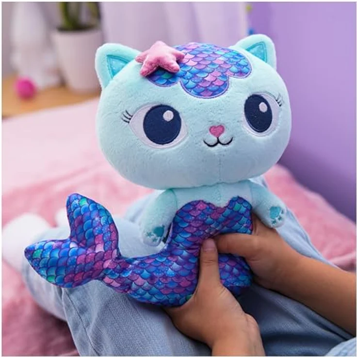 Gabby's Dollhouse Meerkätzchen MerCat, 25 cm Plüsch-Katze mit beweglicher Meerjungfrauenflosse, Premium Kuscheltier in Originalgetreuen Details, für Kinder ab 3 Jahren – Bild 4