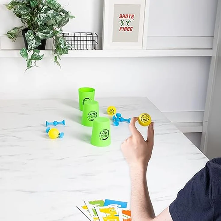Fizz Creations Trick Shot, Brettspiel mit 80 Trick Shot Karten und Zubehör, kreativ und herausfordernd – Bild 3