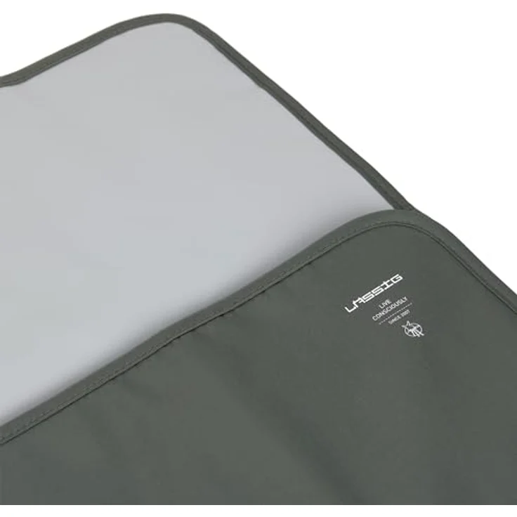 Lässig Casual Wickeltasche, mobile Windeltasche mit wasserabweisender Wickelunterlage und Fächern für Windeln und Feuchttücher, kontrastfarbener Verschlussband – Bild 4