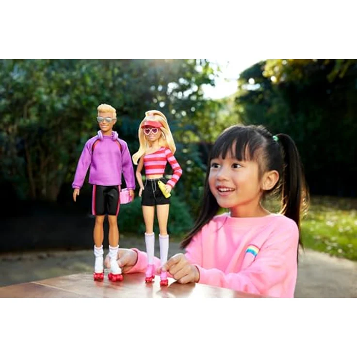 Barbie Anziehpuppe Fashionistas 65-jähriges Jubiläum, Thema Rollschuhe - Inspiriert von den Rollschuh-Outfits der 80er Jahre, abgestimmter Streifenlook, 6 Zubehörteile, klassisches Set mit modernem Touch – Bild 2