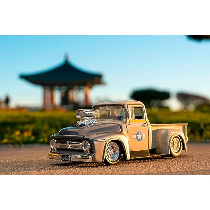 Jada Toys Street Fighter 1956 Ford Pickup 1:24, authentisch lizenziert von Capcom mit hochdetaillierter Skulptur und hochwertigen Lackdetails – Bild 4
