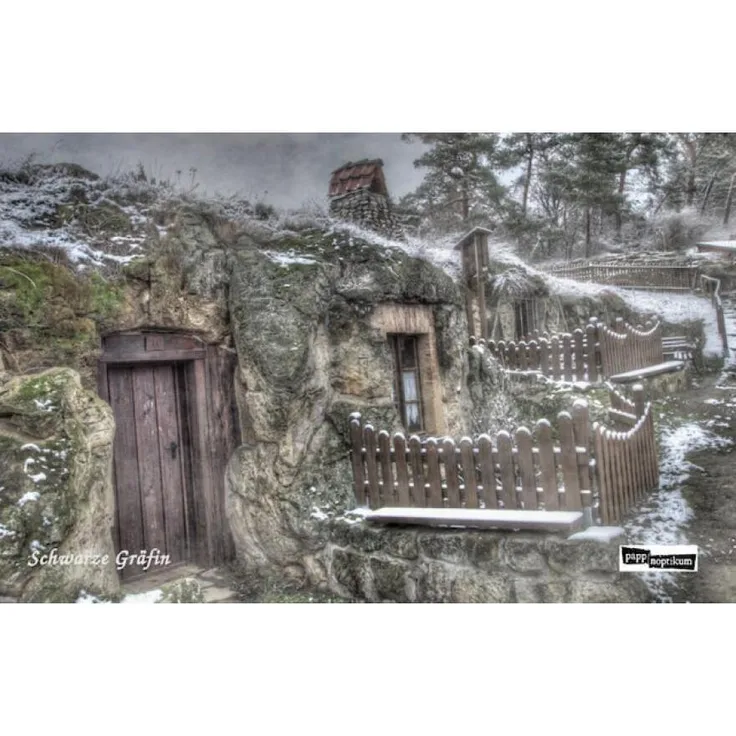 Pappnoptikum Papier-Adventskalender mit Höhlenwohnungen Langenstein, Harz, 38x27cm, stimmungsvolle Fotografien
