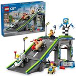 LEGO City 60460 Keine Limits: Seifenkistenrennen mit Rampe Bausatz, inklusive 2 Seifenkisten (Hotdog und Toilette) und 4 Minifiguren, Mehrfarbig