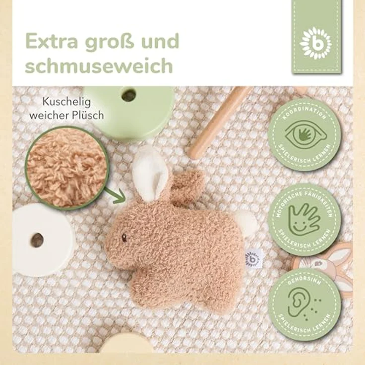 Bieco Kuscheltier Hase Fine mit Rassel aus Bouclé, kleines Stofftier für Babys, ideal für 0-6 Monate, fördert Feinmotorik und Sehvermögen – Bild 4