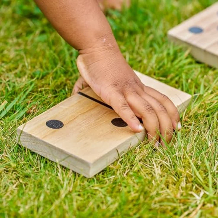 TP Toys Giant Wooden Dominoes, Outdoorspiel für Familien mit 28 handgefertigten Premium-Klötzen aus FSC Holz, für Kinder ab 3 Jahren, ideal für drinnen und draußen – Bild 4