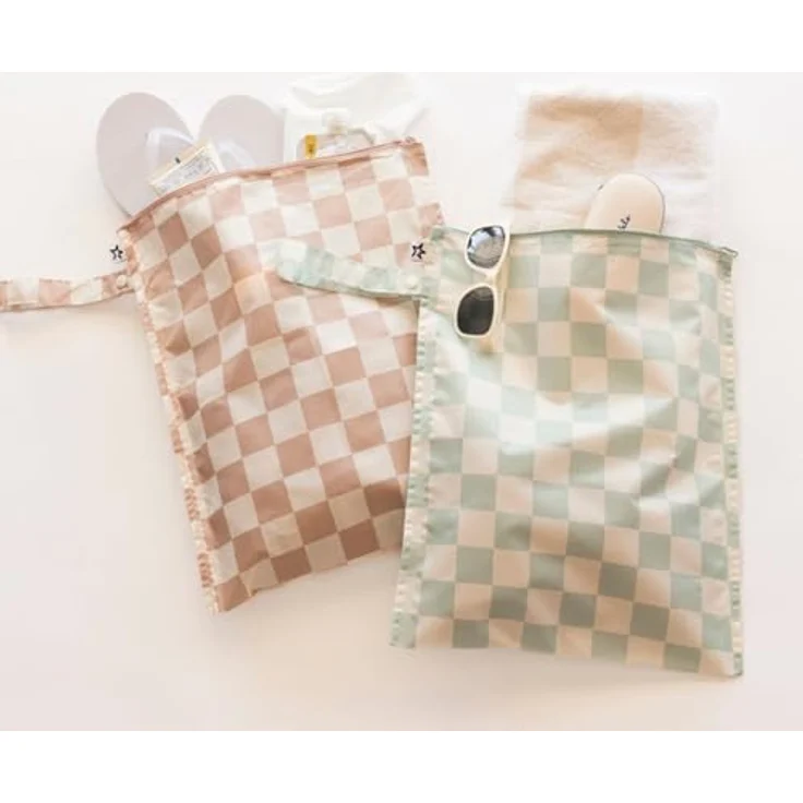 Tiny Twinkle Nass-Tasche, wasserdichtes 2er Set für nasse Badebekleidung und Windeln, 12,5" x 16", Unisex Karos, wiederverwendbar und umweltfreundlich – Bild 2