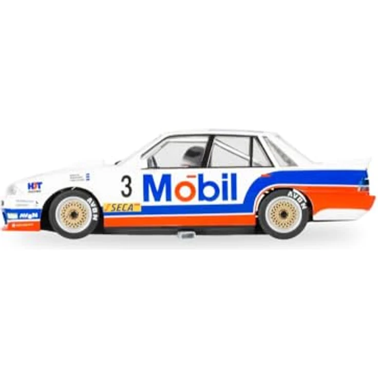 Scalextric C4549 Holden VL Commodore, Slotcar im Maßstab 1:32 mit Fahrerfigur und Scheinwerfern, weiß – Bild 2