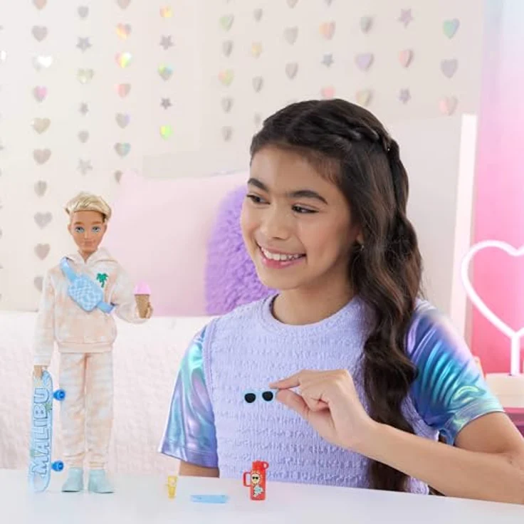 Barbie Anziehpuppe Barbie Dream Besties Ken, Modepuppe mit blonden Haaren und umweltbewusstem Zubehör – Bild 2