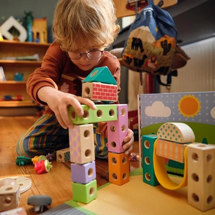 Melissa & Doug Blockables Playset Town, 73-teiliges Set mit stapelbaren Holzbausteinen und Zubehör – Bild 3