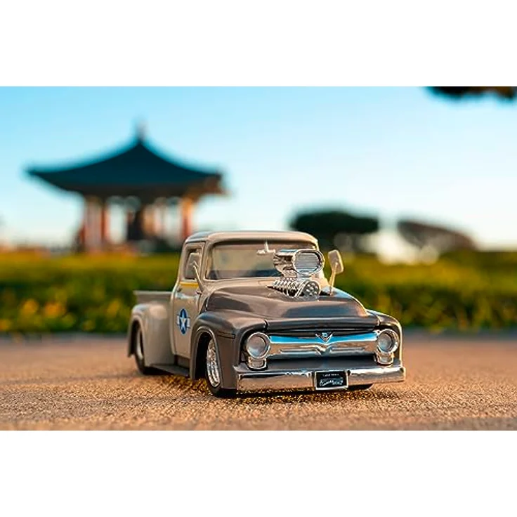 Jada Toys Street Fighter 1956 Ford Pickup 1:24, authentisch lizenziert von Capcom mit hochdetaillierter Skulptur und hochwertigen Lackdetails – Bild 3