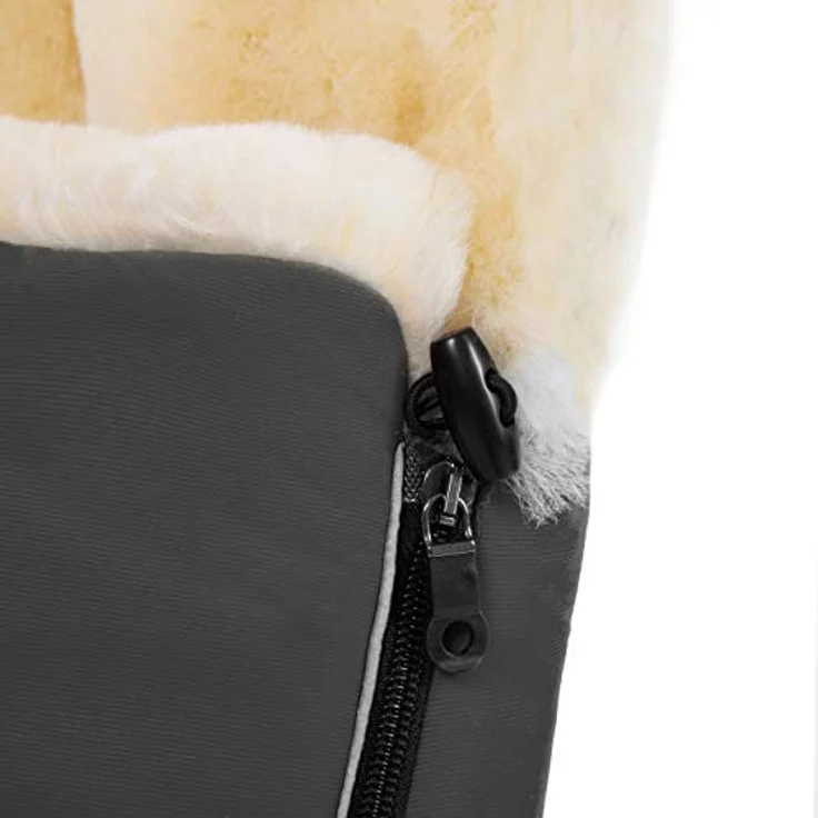 WERNER CHRIST BABY, Lammfell-Fußsack FLIMS – warmer Buggy, Kinderwagen-Fußsack (Kinder ab 6 bis 36 Monate) aus medizinischem Fell, universal mit Langsschlitzen in Stone (grau) – Bild 5