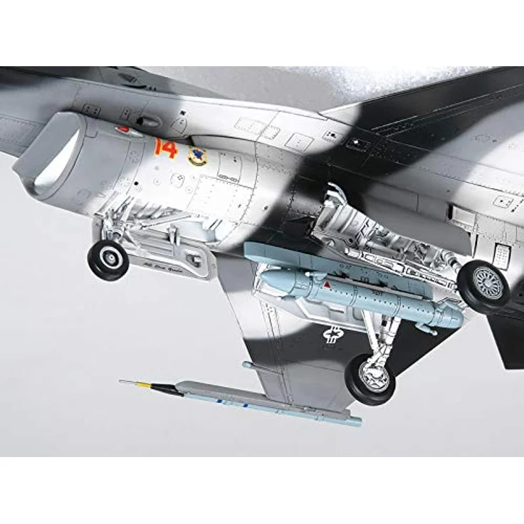 TAMIYA 300061106 - 1:48 Lockheed Martin F-16C/N Aggressor – Bild 5