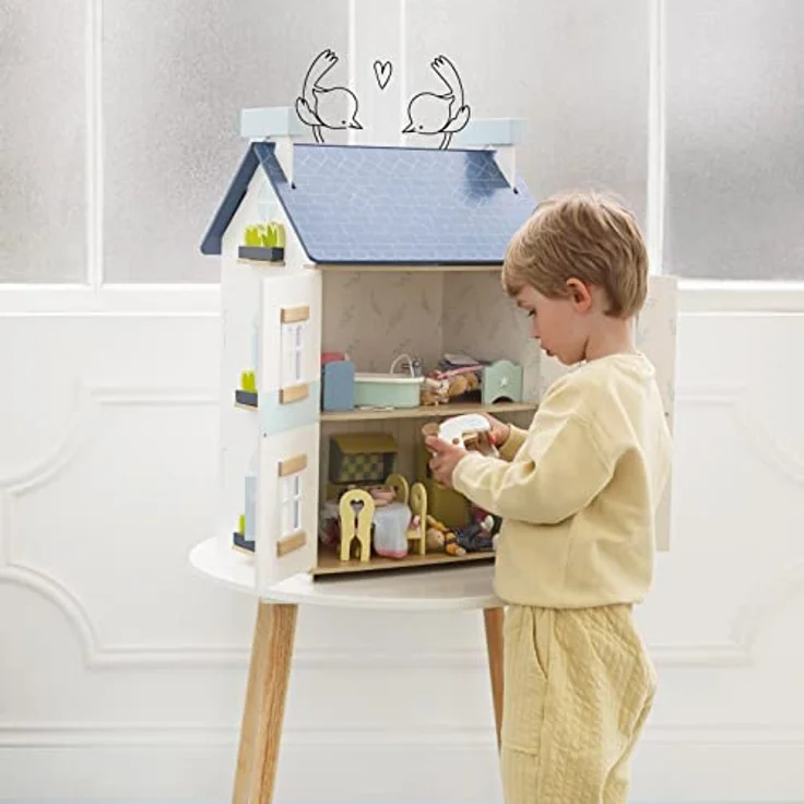 Le Toy Van - Wooden Dolls House - Sky Doll House - Kids Dolls House - 2 Storey Dolls House with Attic - Wooden Summer House - Fill with Dollhouse Accessories - Suitable for Ages 3+ – Bild 5