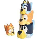 TOMY Toomies Kaffeetassen-Set mit Chilli, Bandit, Bingo und Bluey – stapelbare Badespielzeuge für Babys ab 18 Monaten, offizielles Bluey Lizenzprodukt