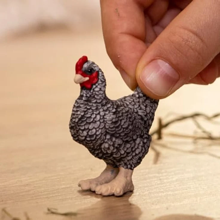 Schleich Plymouth Rock Huhn, detailgetreue Figur aus der Farm World, schwarz-weiß gestreift, 3,5 x 2,1 x 4,1 cm – Bild 2