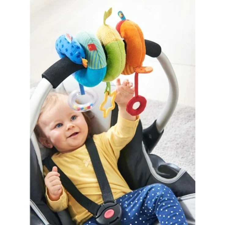HABA 304688 - Mobile-Spirale Kunterbunt, für Babyschale und Babybett, mit vielen Elementen und Stoffen, geeignet von Geburt an – Bild 2