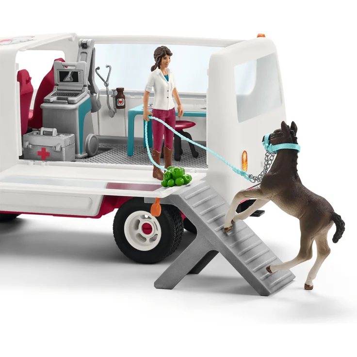 Schleich Horse Club 42439 'Mobile Tierärztin mit Hannoveraner Fohlen', ab 5 Jahren, 37 Teile, 30 x 25 x 14 cm - Preisvergleich – Bild 9