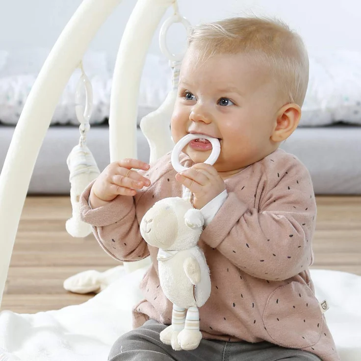 Fehn 154580 3-D-Activity-Decke Schaf / Spielbogen mit 5 abnehmbaren Spielzeugen für Babys Spiel & Spaß von Geburt an / Maße: 90x75cm – Bild 4