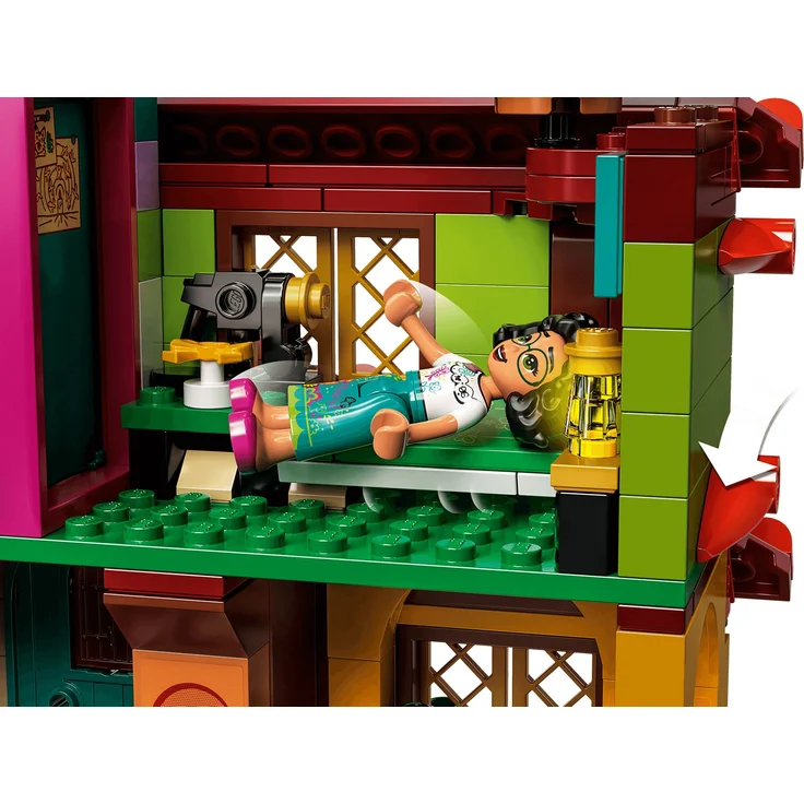 LEGO Disney 43202 'Das Haus der Madrigals', 587 Teile, ab 6 Jahren – Bild 9