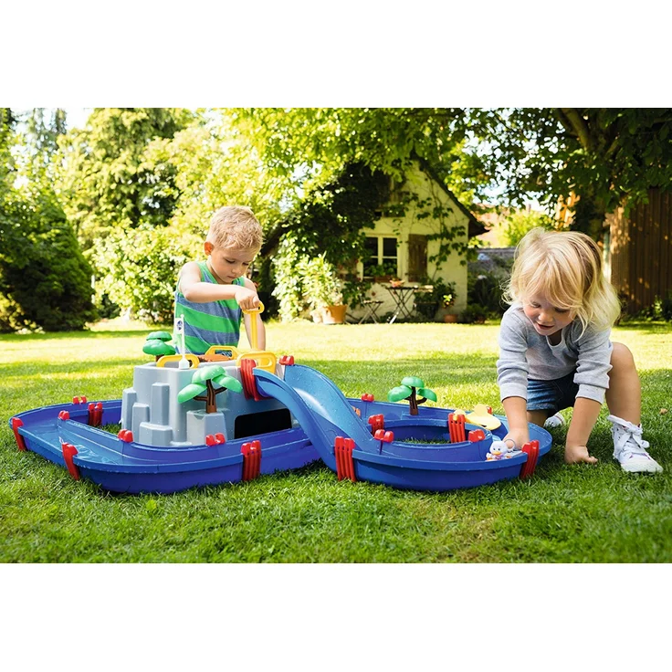 AquaPlay 'Mountain Lake' Wasserbahn, 126 x 88 x 35 cm, inkl. Berg mit Wasserfallrutsche, 2 Containerboote, 3 Spielfiguren, Paddelrad, Brücke und Bäumen – Bild 16