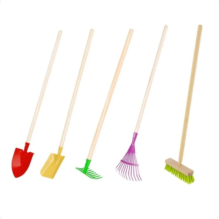 Rekord Kinder Gartengeräte Set 5-teilig (Schaufel (Gelb), Spitzspaten (Rot), Rechen (Grün), Besen (Grün), Laubbesen (Lila)- Metall - Holz-Stiel (76cm) Gartenspielzeug, Gartenset, Kinder-Gartenwerkzeug – Bild 1