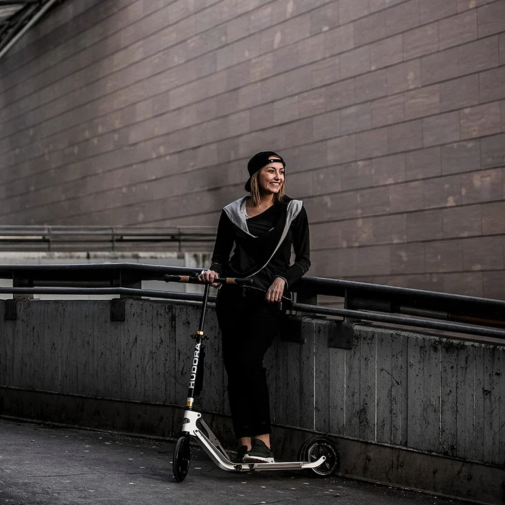 Hudora 'BigWheel Crossover 205' Scooter, ab 6 Jahren, höhenverstellbar bis 104 cm, klappbar, max. belastbar bis 100 kg, silber – Bild 7
