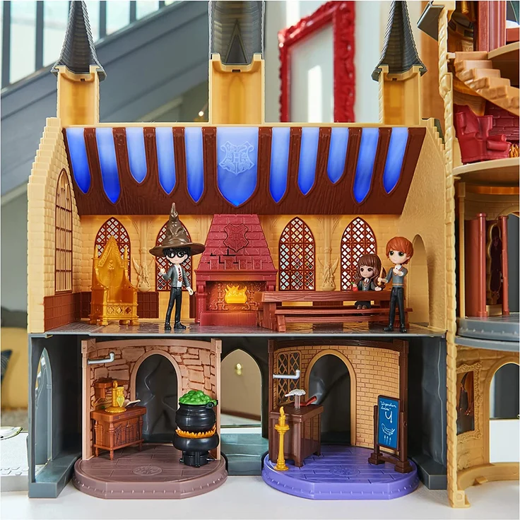 Wizarding World Harry Potter - Hogwarts Schloss Deluxe Spielset mit Licht und Sound sowie 3 Klassenzimmer-Spielsets, 3 Sammelfiguren und 22 Zubehörteilen – Bild 4