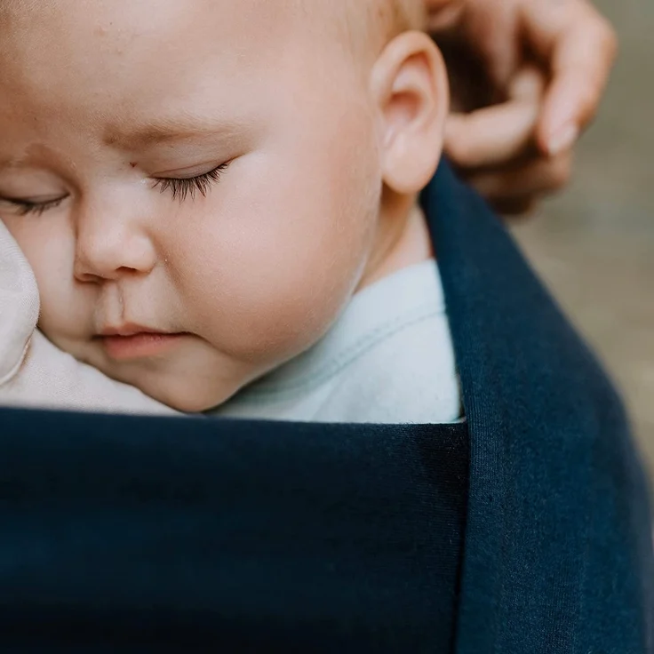 Boba Baby Tragetuch Neugeborene - Navy Blue - Elastisches Babytragetuch und Stilltuch für Unterwegs - Einfach zu binden - Babytrage Neugeborene ab Geburt bis 16kg – Bild 3