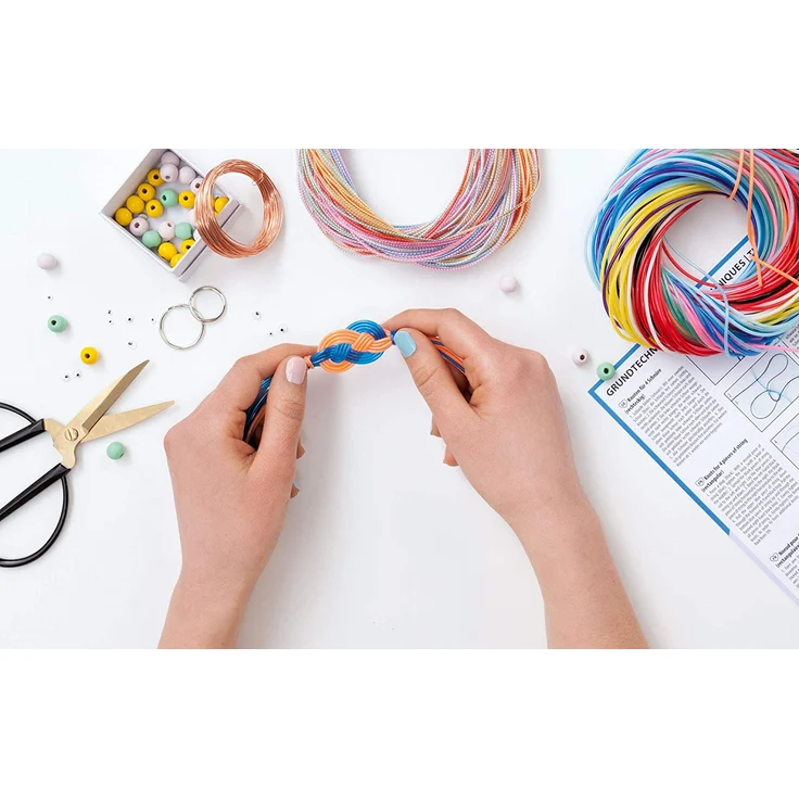 folia 73019 - Flechtschnüre Bastelset, 197 Teile - zum Gestalten individueller Scoubidous und Armbänder – Bild 7