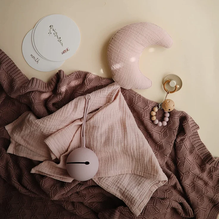 Mushie Silikon Schnullerbox | Aufbewahrung Schnullerhalter Case | Sichere & Hochwertige Baby Zubehör für Kleinkinder & Babys | Soft Lilac - Preisvergleich – Bild 5