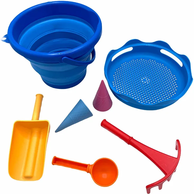 Schildkröt 7in1 Sand Toys Set, innovatives Sand-Spielset im Handtaschenformat, kompakt und platzsparend, faltbarer 3 Liter Eimer mit 6 Sandspielzeugen zum Graben, Formen, Sieben und Rechen, 970244