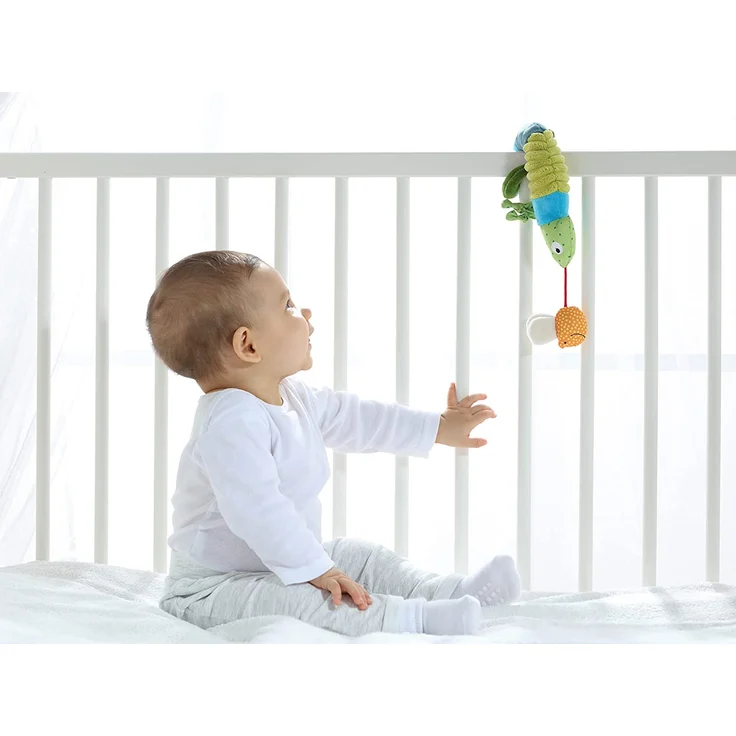 sigikid, Mädchen und Jungen, Aktiv-Anhänger mit Rassel, Chamäleon, Grün/Blau/Orange, 41056 – Bild 2