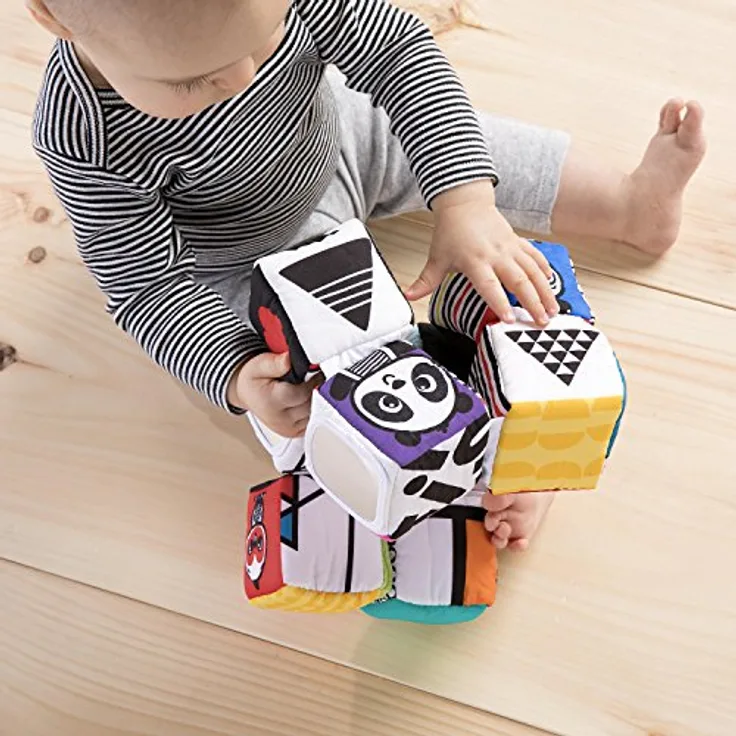 Baby Einstein, weiche Bausteine aus Stoff, mit starken Kontrasten, Farben und Mustern sowie verschiedene Stoffstrukturen die klingeln und knistern