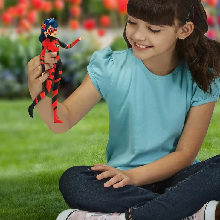 BANDAI P50010 Miraculous: Geschichten von Ladybug & Cat Noir-Drachenkäfer Fashion Puppe mit Zubehör, Mehrfarbig - Preisvergleich – Bild 10