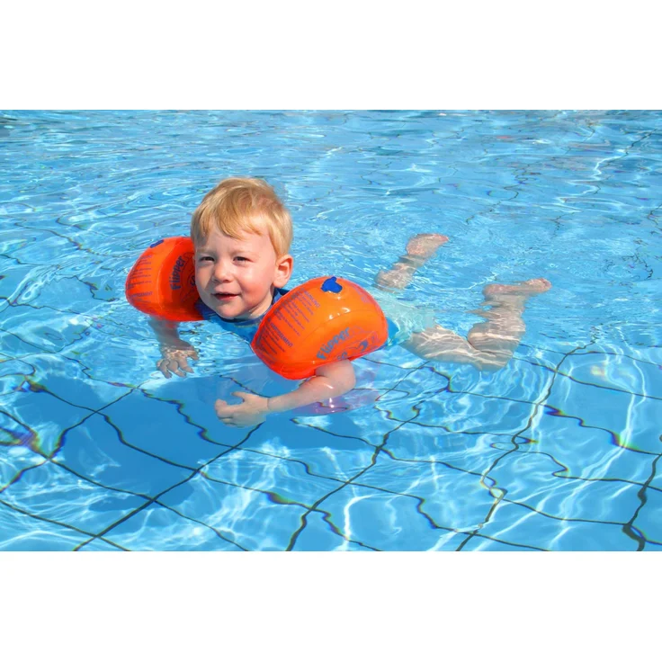 Flipper Swimsafe 77840117 - Schwimmflügel, für Kleinkinder ab 12 Monaten, mit unzerbrechlichem PE-Schaumkern, sichere Schwimmhilfe im Hallenbad, Freibad, im Pool, am Meer und See – Bild 9