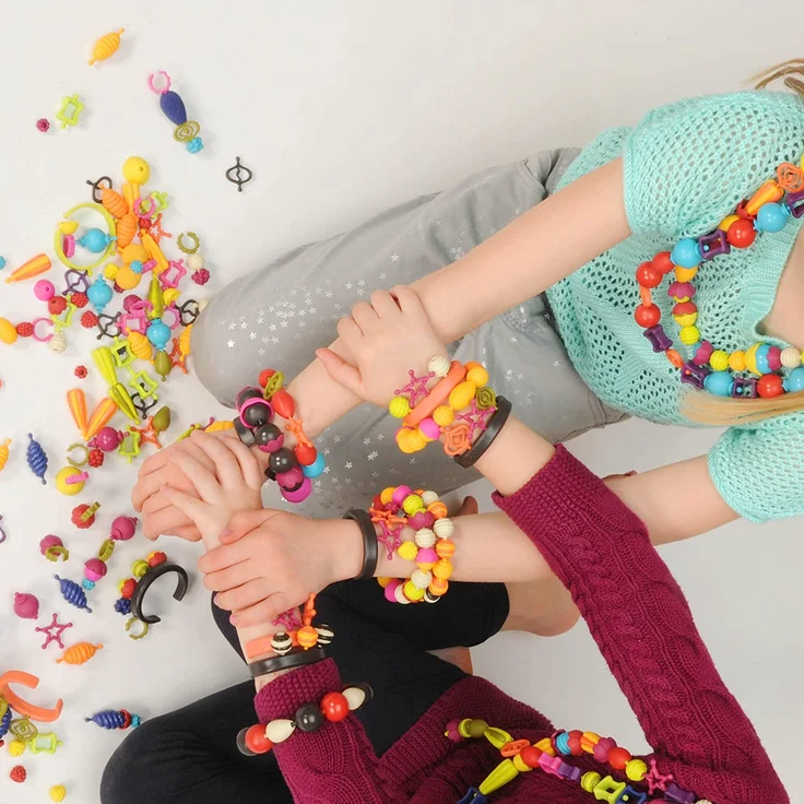 B. toys 150 Teile Spielzeug Schmuck – Bunte Pop Perlen Kinderschmuck Bastelschmuck zum Zusammenstecken – Schmuck Bastelset für Mädchen und Kinder ab 4 Jahren – Bild 4