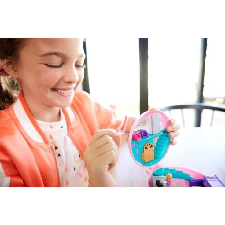 Polly Pocket GDK82 Pyjamaparty Schatulle Donut Wohnzimmer mit Polly und Shani, Mädchen Spielzeug ab 4 Jahren