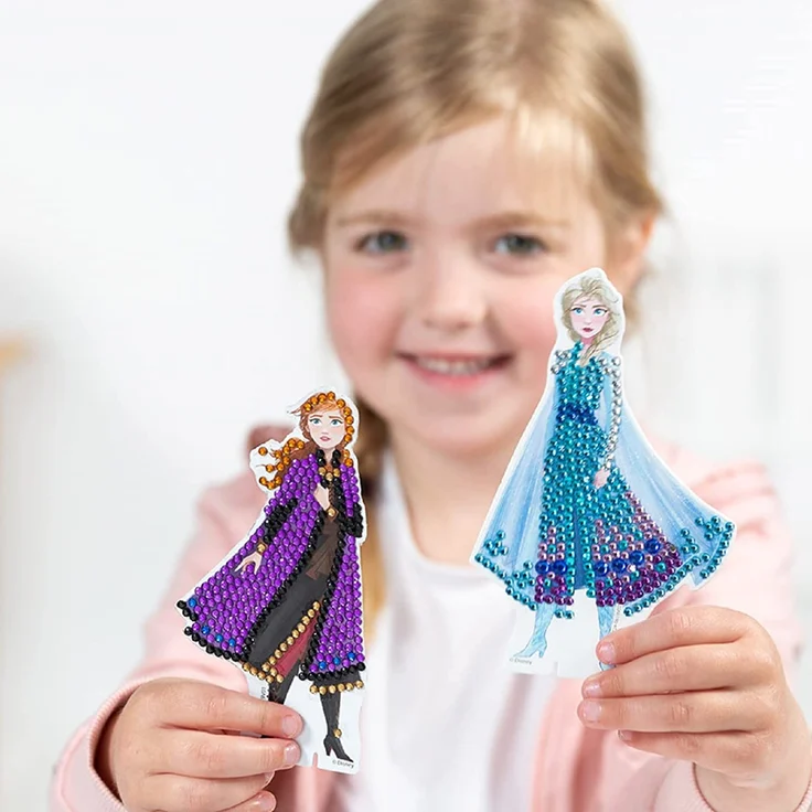 Disney Frozen II Diamantbastel-Studio: Gestalte deine Lieblingsfiguren von Frozen II mit wunderschönen Strasssteinen in 3D Landschaften, inkl. Olaf Anhänger – Bild 7