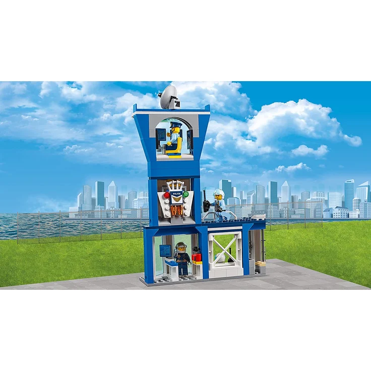 LEGO 60210 City, Polizei Fliegerstützpunkt, Flugzeug mit Fallschirmjäger plus Jetpack, Motorrad und Auto, Police Chase Bausets für Kinder – Bild 9