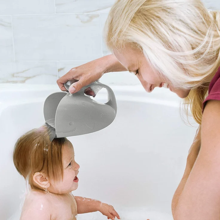 Skip Hop Moby Wal Rinser Becher, zum tränenfreien Haarewaschen, Shampooschutz, Wasserfall, Spülapparat, Spritzschutz, grau – Bild 13