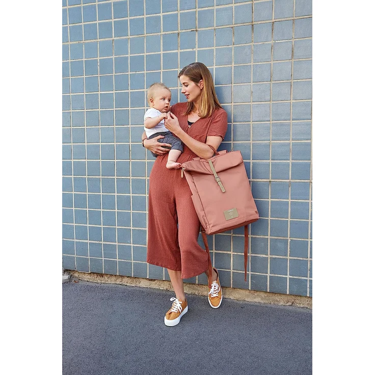LÄSSIG Baby Wickelrucksack mit Wickelunterlage, Kinderwagenbefestigung, Flaschenwärmer wasserabweisend nachhaltig produziert/Rolltop Backpack cinnamon – Bild 7