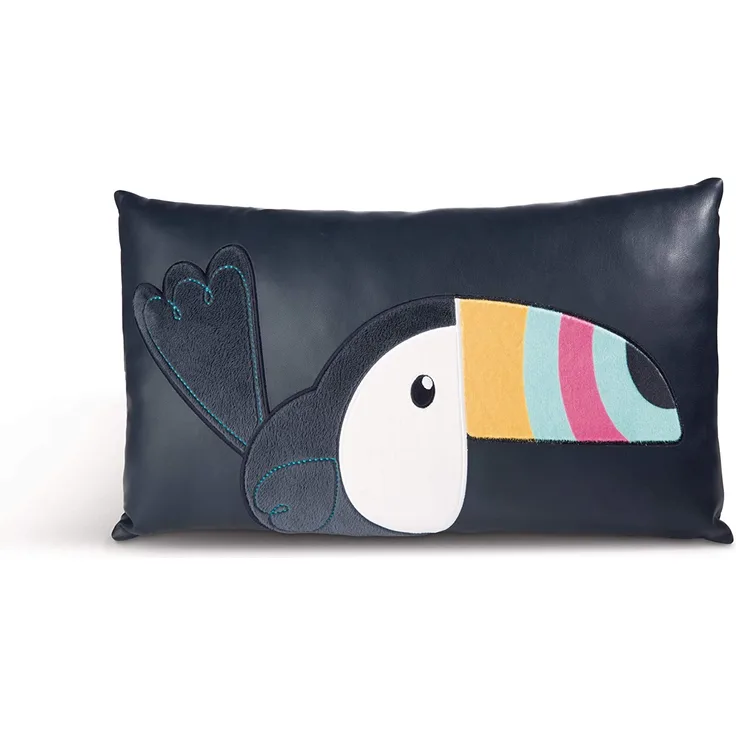 Rechteckiges Kissen Tukan Kunstleder mit Plüschapplikationen