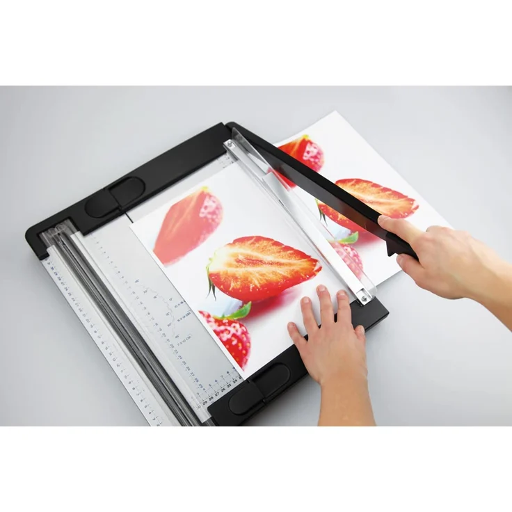 Rayher Papierschneidegerät 2 in 1, 54,3 x 39 x 7,8 cm, Hebel Plus Rollen Schneider, Pappmaché, transparent/schwarz, 56 x 29 x 21 cm – Bild 5