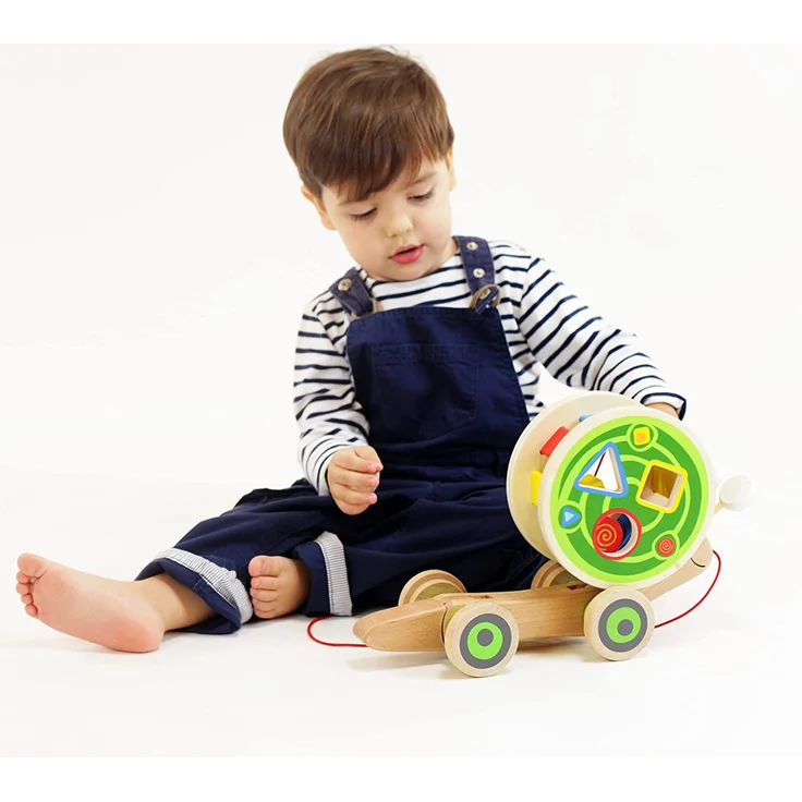 Hape Schnecke Ziehspielzeug |Preisgekrönt Kleinkind Schiebe- und Ziehspielzeug aus Holz mit abnehmbarem Schneckenhaus und buntem Formensortierer, lustiges Lernspielzeug für Kinder - Preisvergleich – Bild 2