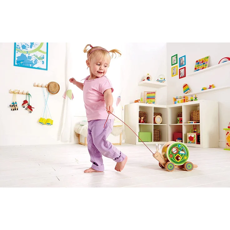 Hape Schnecke Ziehspielzeug |Preisgekrönt Kleinkind Schiebe- und Ziehspielzeug aus Holz mit abnehmbarem Schneckenhaus und buntem Formensortierer, lustiges Lernspielzeug für Kinder - Preisvergleich – Bild 3