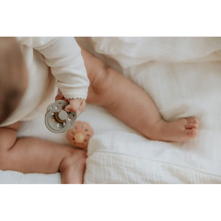 Bibs BIBS BOHEME 2-PACK IVORY & SAGE S Hevea Rubber Calming Soother – Bild 4