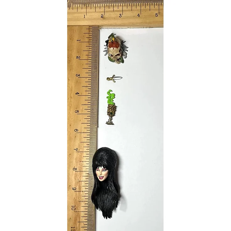 Elvira Retro Actionfigur Mistress of the Dark Clothed (20 cm) – Bild 7