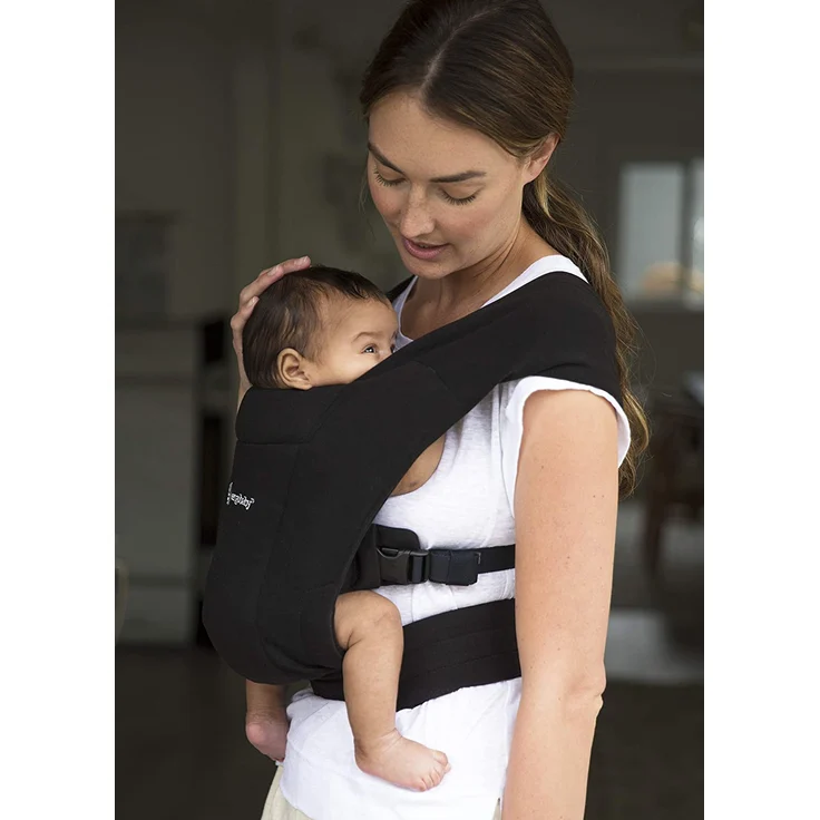Ergobaby 'Embrace' Babytrage, Schwarz – Bild 8